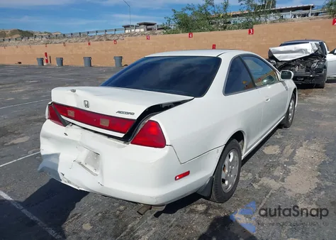 2000 Honda Accord 2.3 Ex из США, поврежденный, VIN 1HGCG3279YA029962